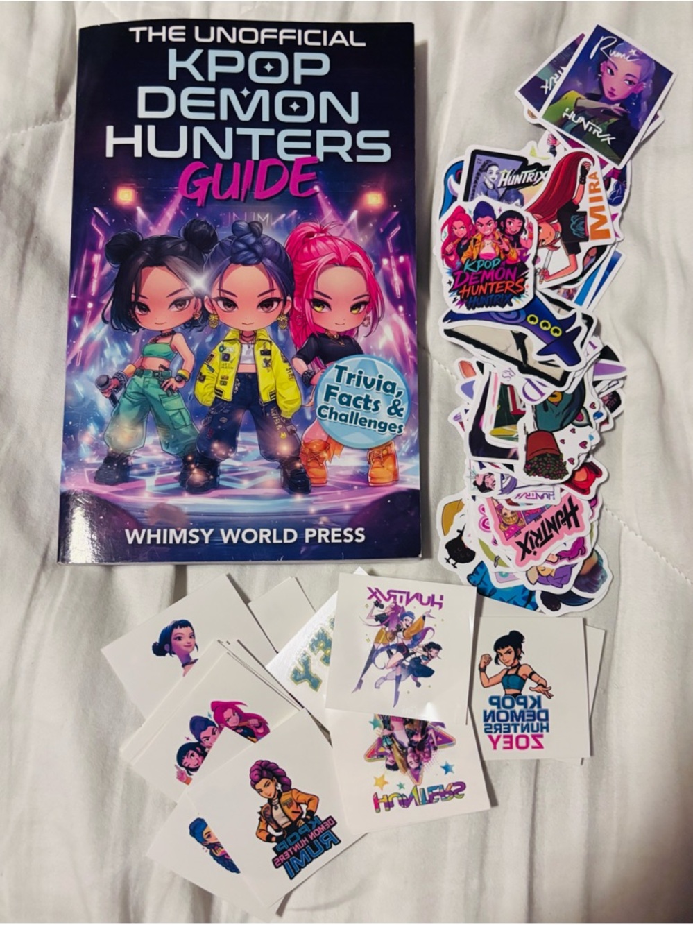 New! K-POP Demon Hunter Book, 50 random sticker and 25 temporary Bundle